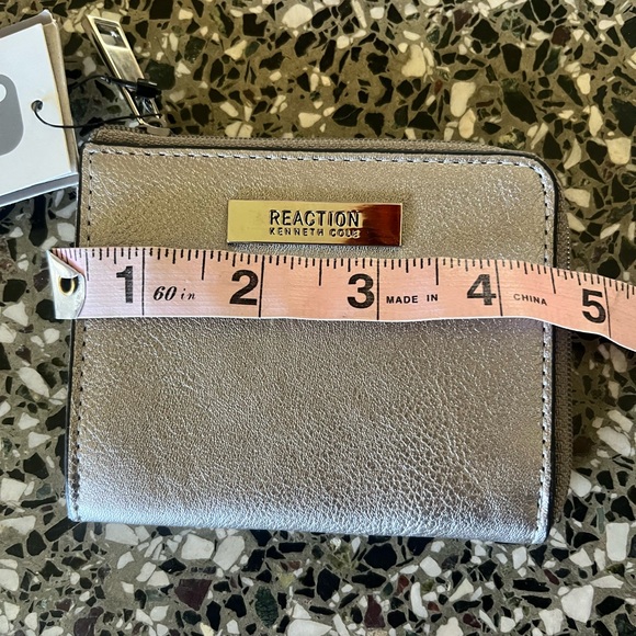 NWT Kenneth Cole REACTION wallet - Picture 3 of 5